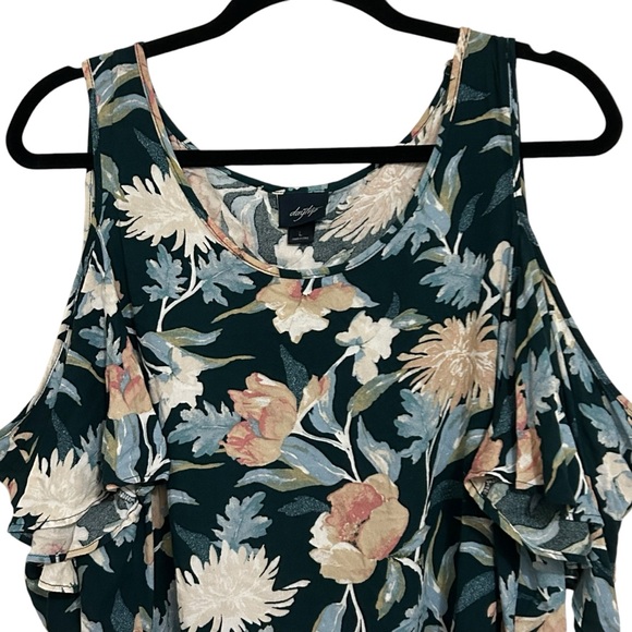DAYTRIP Floral Flutter Sleeve Cold Shoulder Tulip Back Top L - Picture 3 of 15
